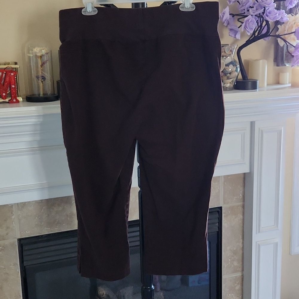 👶 Maternity Capris - Picture 2 of 3